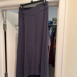 Comfortable athleta shirt with hidden back pocket